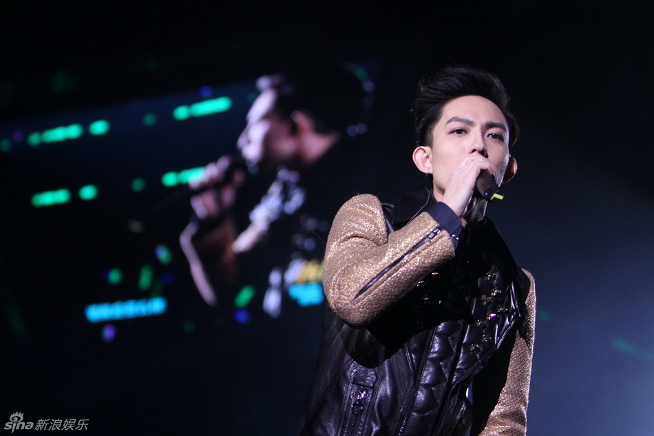 组图: 江苏卫视跨年 群星献艺  张学友 压轴 - 新闻