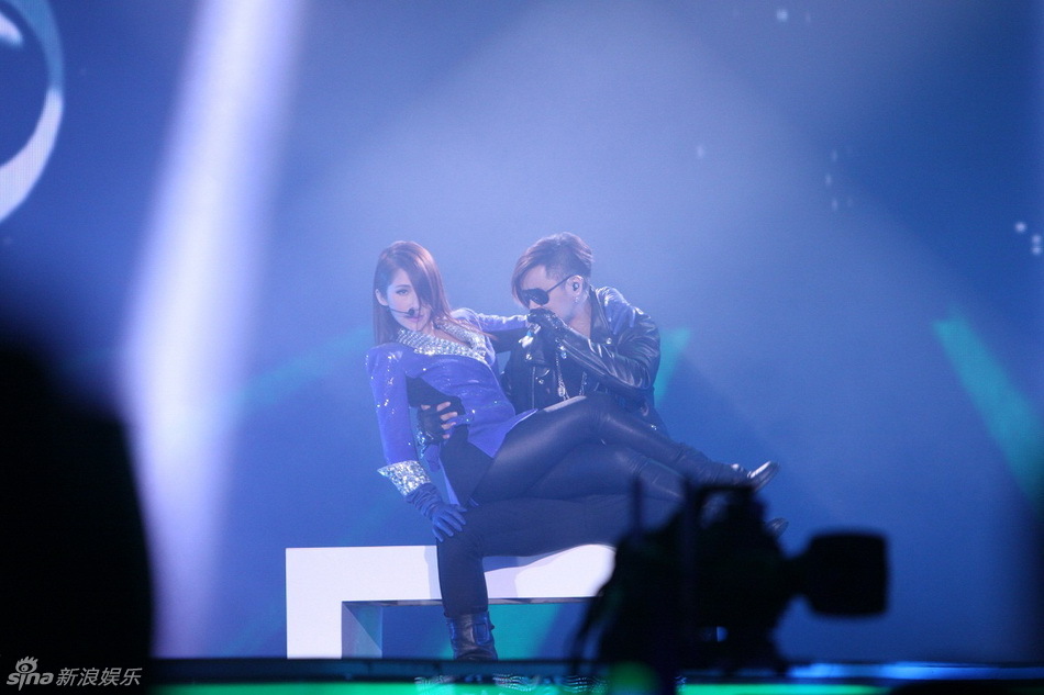 组图: 江苏卫视跨年 群星献艺  张学友 压轴 - 新闻