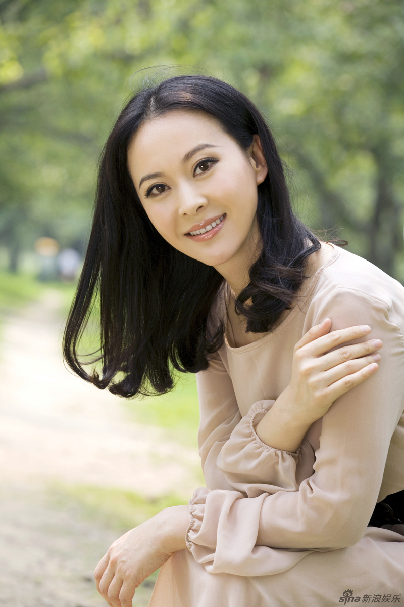 张大静清新写真尽显优雅婉约的亲和力