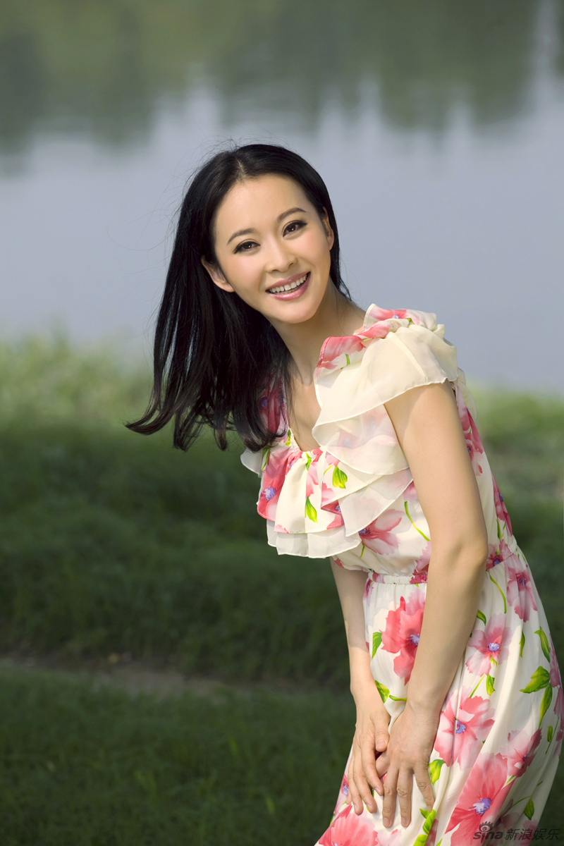 张大静清新写真尽显优雅婉约的亲和力