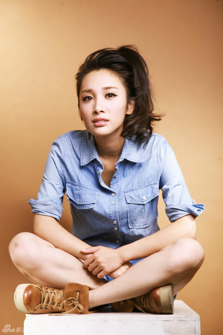 90后女星徐申东拍摄牛仔写真