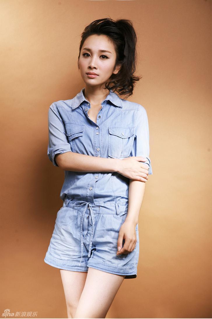 90后女星徐申东拍摄牛仔写真