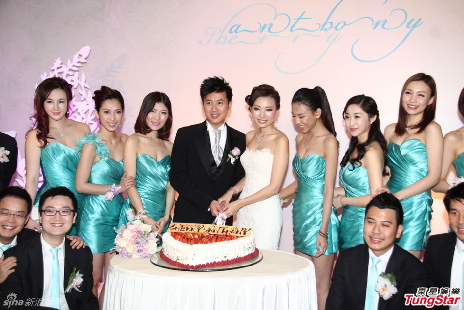 组图:陈爽梁梓轩大婚 姊妹团性感陪嫁_高清图集_新浪网