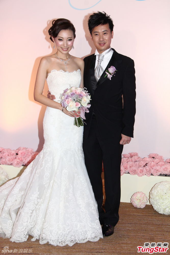 组图:陈爽梁梓轩大婚 姊妹团性感陪嫁_高清图集_新浪网