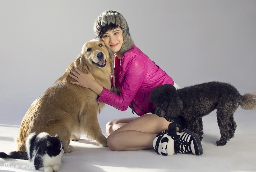 组图:隋俊波写真携爱犬出镜尽展俏皮_高清图集_新浪网