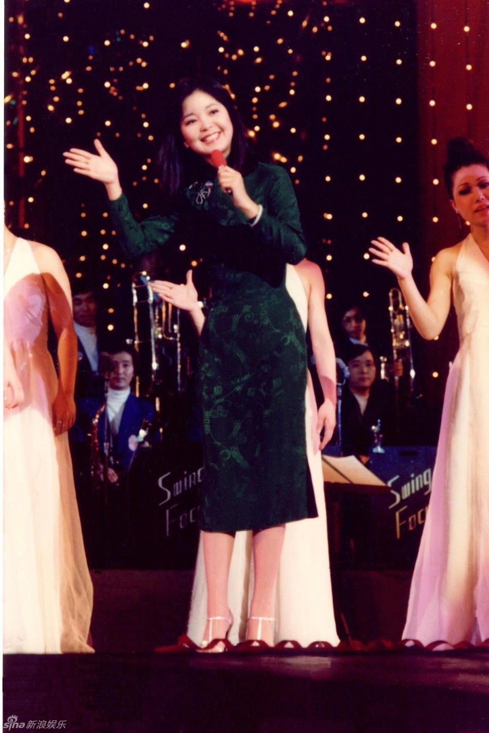 组图:邓丽君气质写真 娇俏少女蜕变巨星_高清图集_新浪网