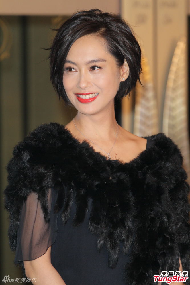 朱茵产后复出曝女儿改名黄莺