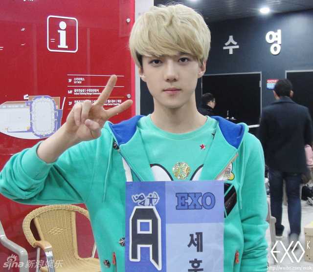 韩团EXO参加偶像田径赛 微博晒现场图