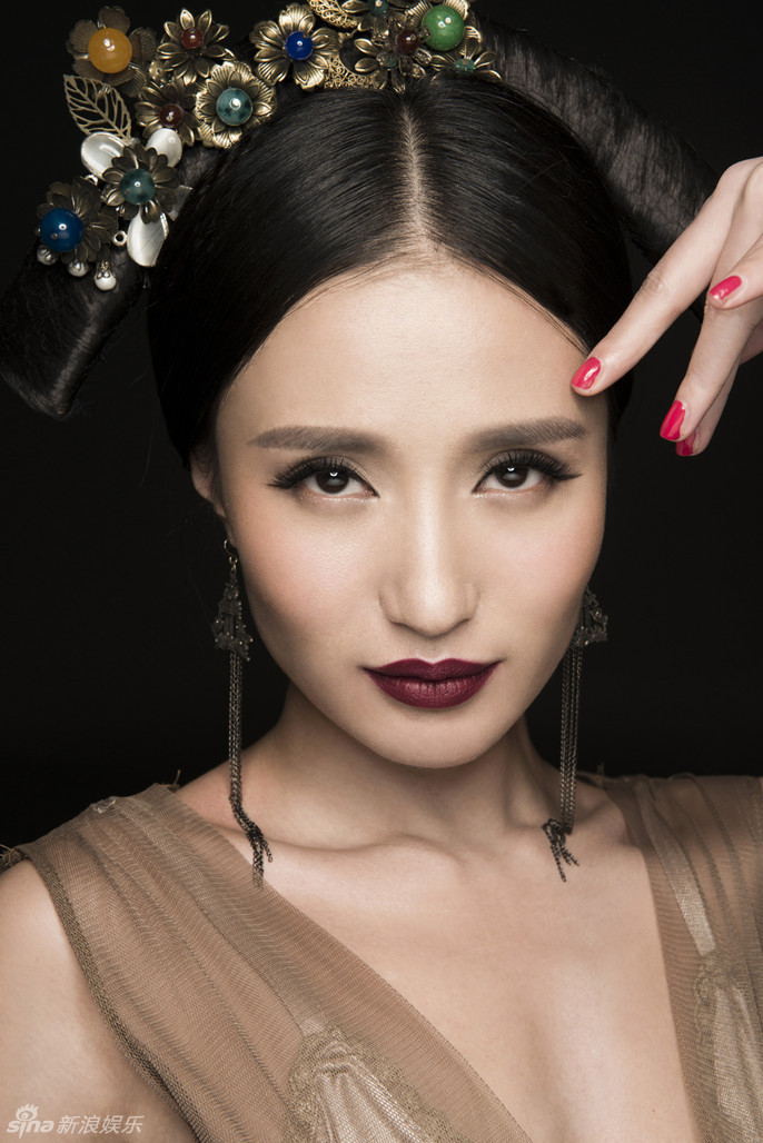 万美汐清宫穿越妖艳写真