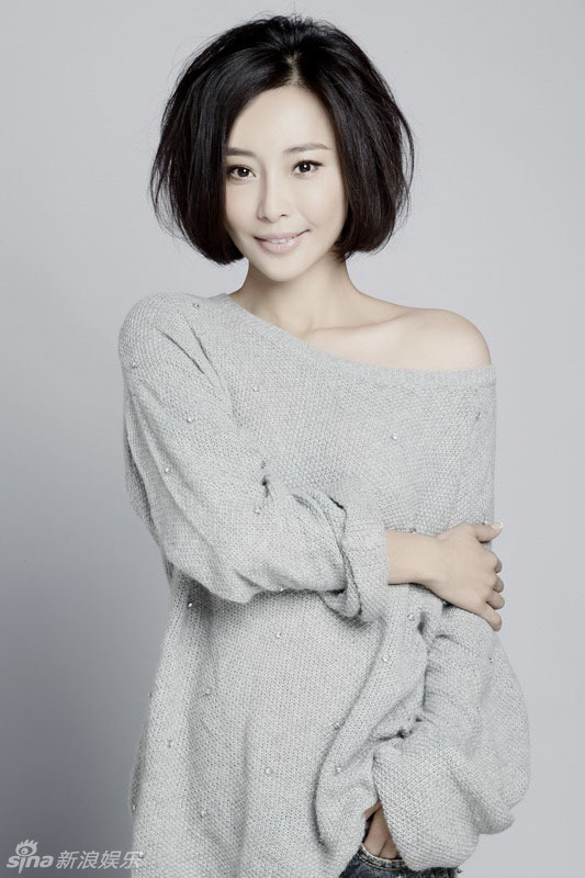 张曦文小露香肩