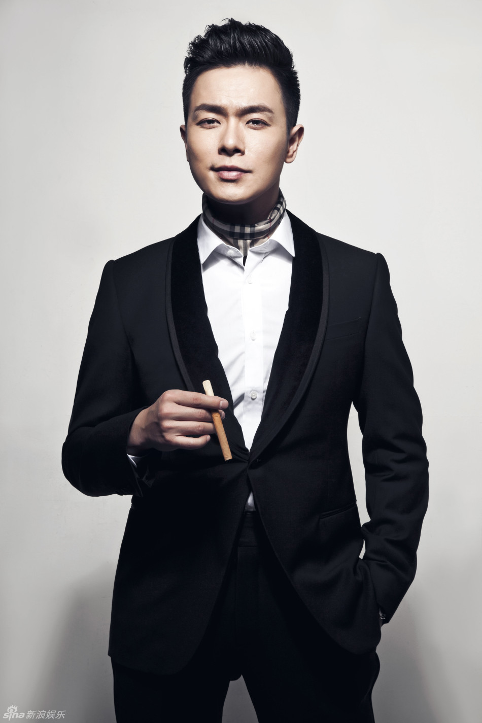 组图:万思维型男写真雅痞不羁_高清图集_新浪网
