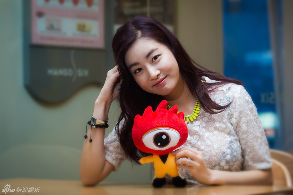 韩国美女演员姜素拉