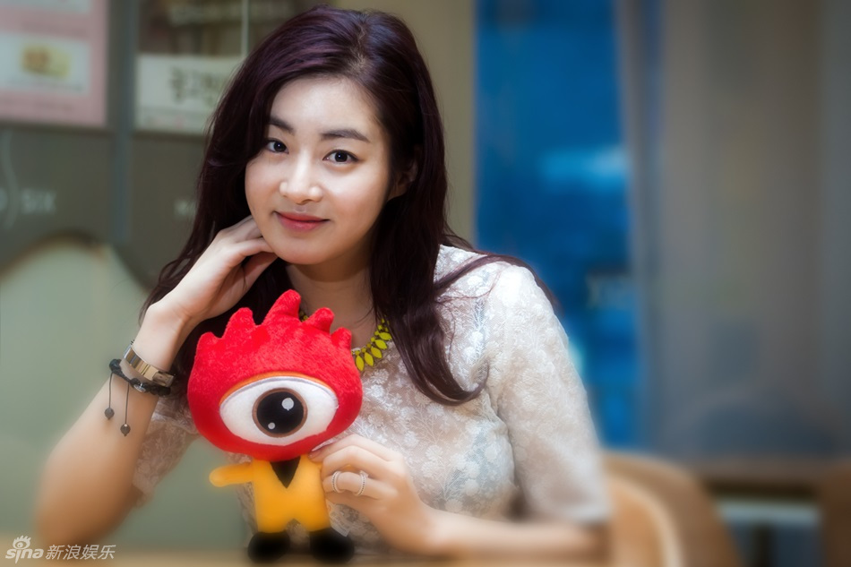 韩国美女演员姜素拉