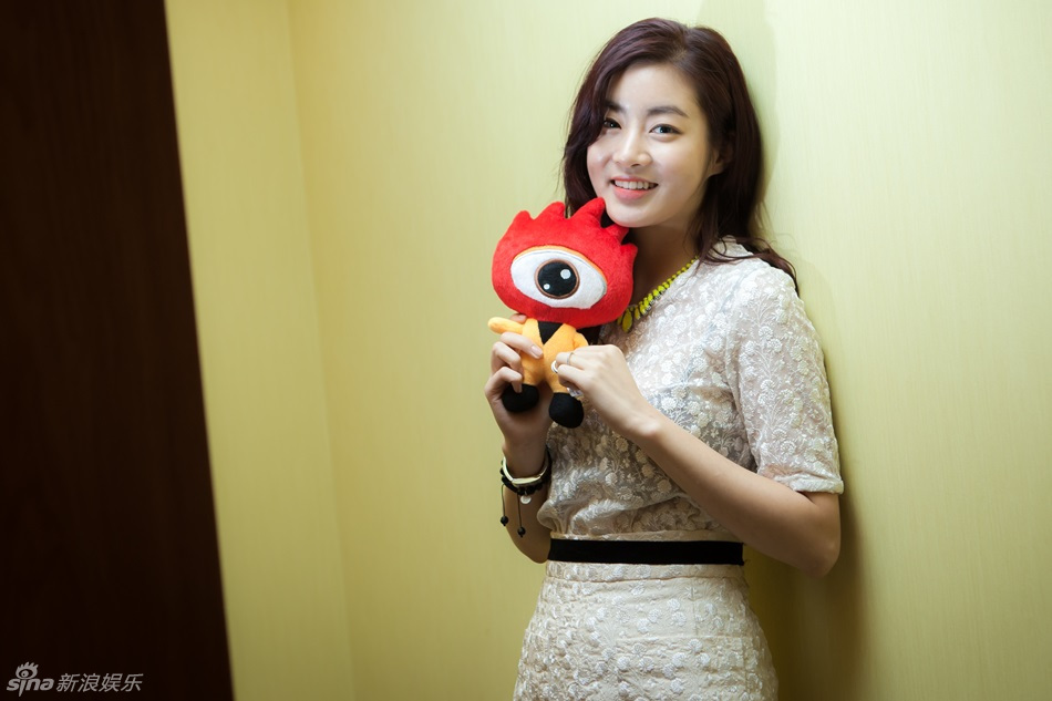 韩国美女演员姜素拉