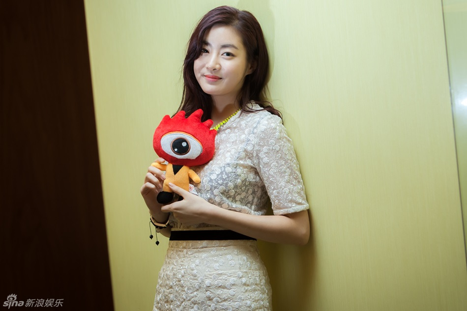 韩国美女演员姜素拉