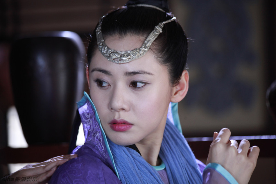 组图:秋瓷炫《舞乐传奇》变飞贼美艳逼人 -- 佛