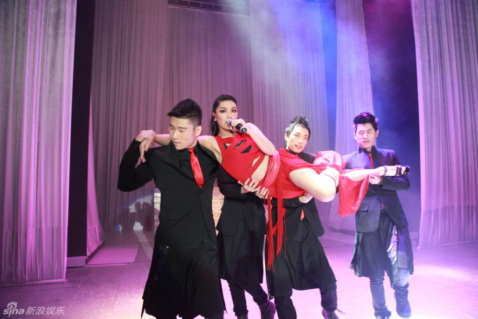 组图:江映蓉出席时尚活动 热舞fashion show_高清图集_新浪网