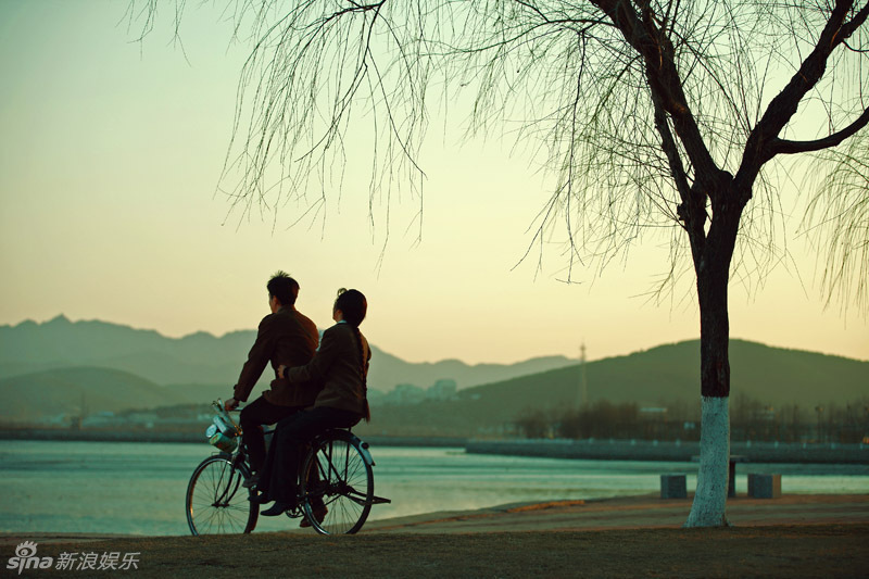 蒋雯丽张鲁一《娘要嫁人》获称单车恋人