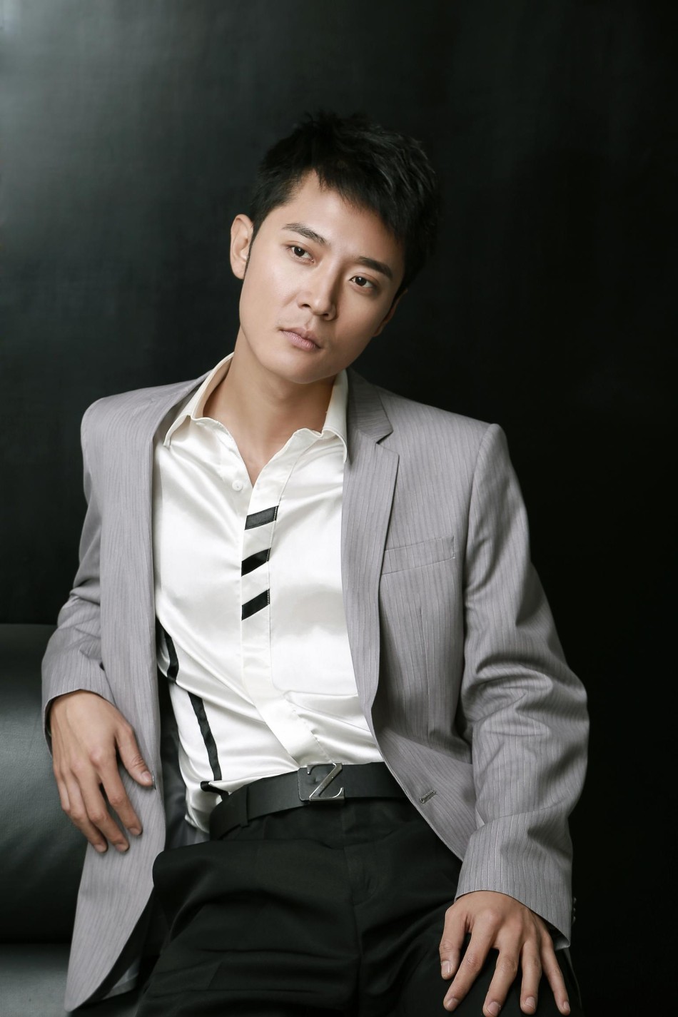 张丹峰百变表情写真被称表情帝