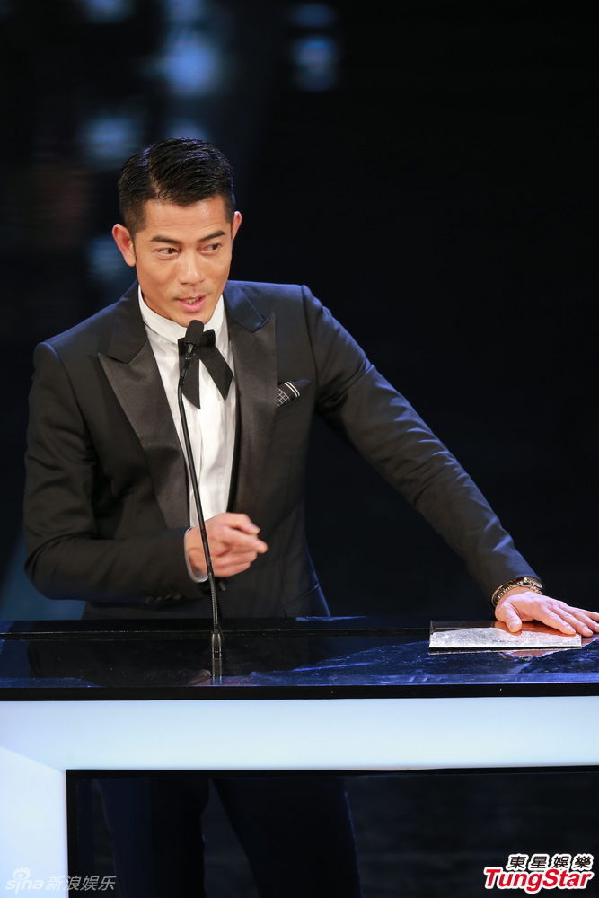 组图:郭富城颁发金像奖最佳导演 为寒战欢呼_高清图集
