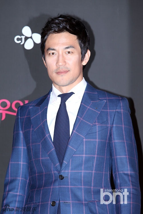 B1A4真英安善英等出席《优雅的女人》发布会 娱乐频道