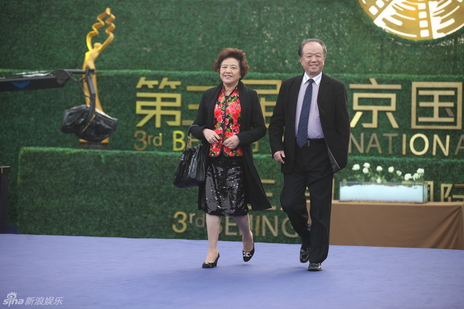 李前宽(右)肖桂云夫妇
