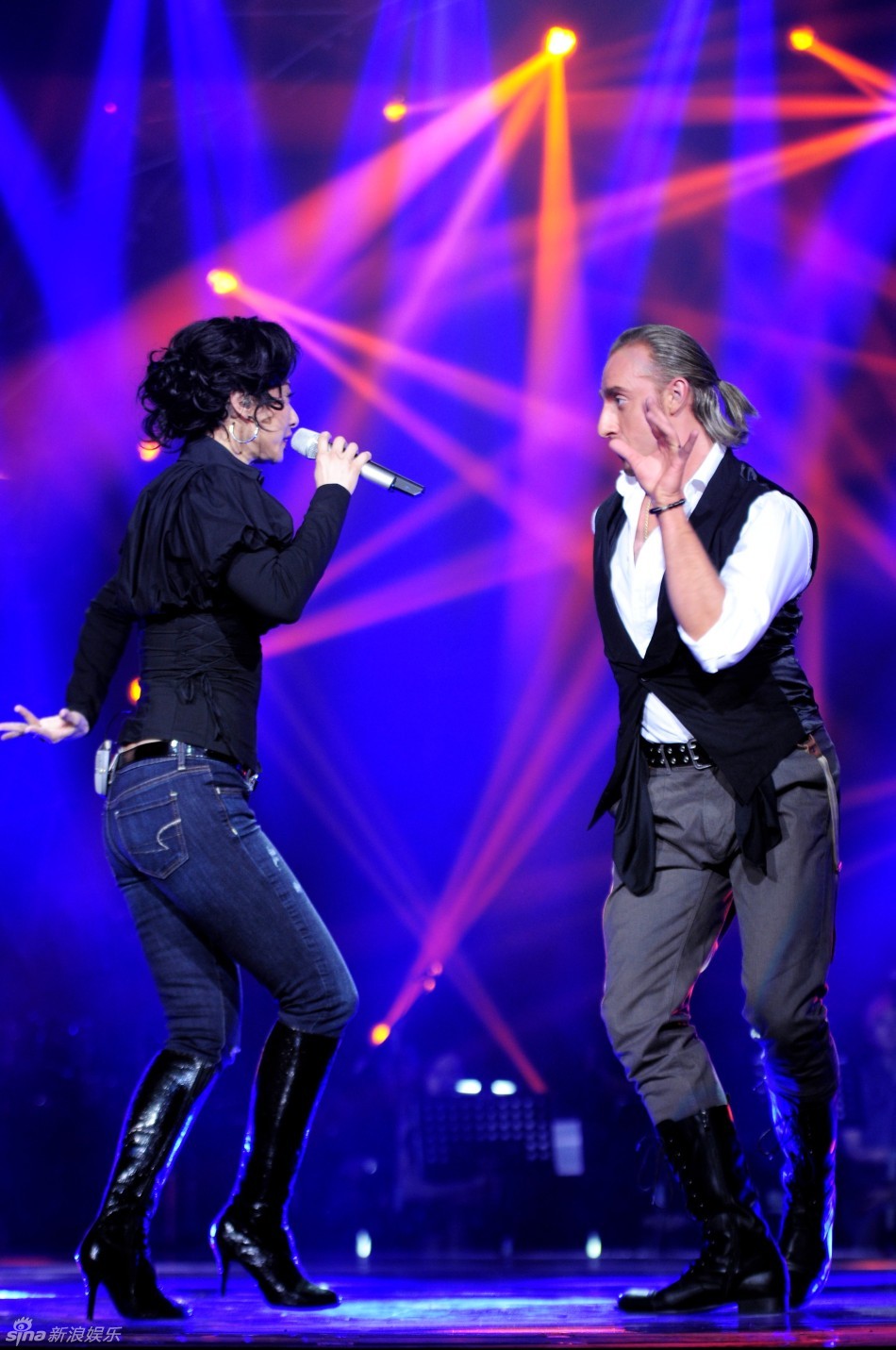 叶倩文《歌声传奇》性感与老外贴身热舞