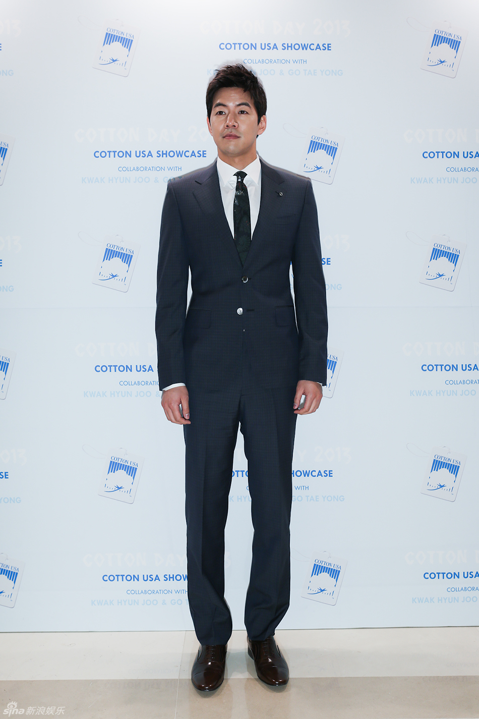 20130508明星李尚允出席代言cottonday活动西装帅气笑容迷人
