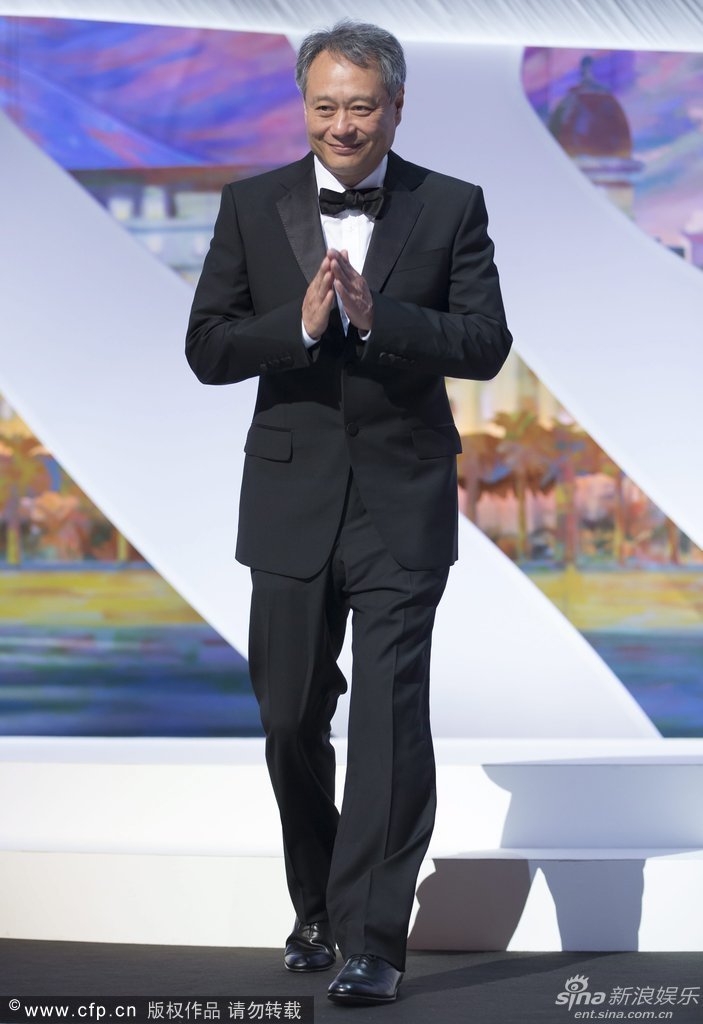戛纳电影节开幕 导演李安双手合什