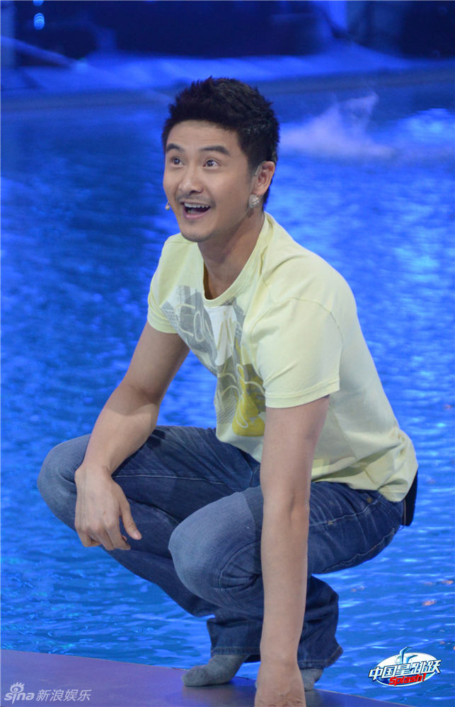 《中国星跳跃》周韦彤青花瓷泳衣展风情