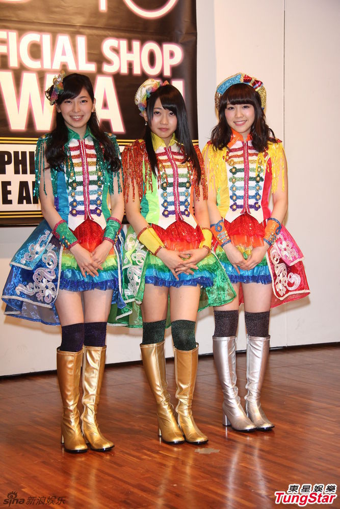 组图:ske48三位团员来台 彩色裙装亮眼抢镜_高清图集_新浪网