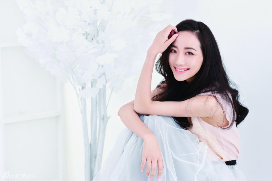 韩雪登杂志封面 显优雅淑女本质