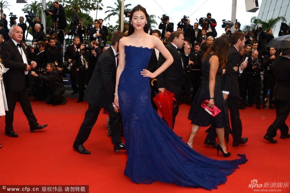 模特走秀大全视频刘雯 704_977562_678109.jpg