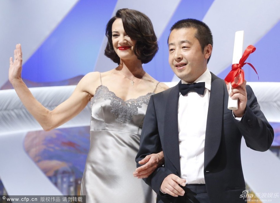 http://www.sinaimg.cn/dy/slidenews/4_img/2013_22/704_981127_876261.jpg