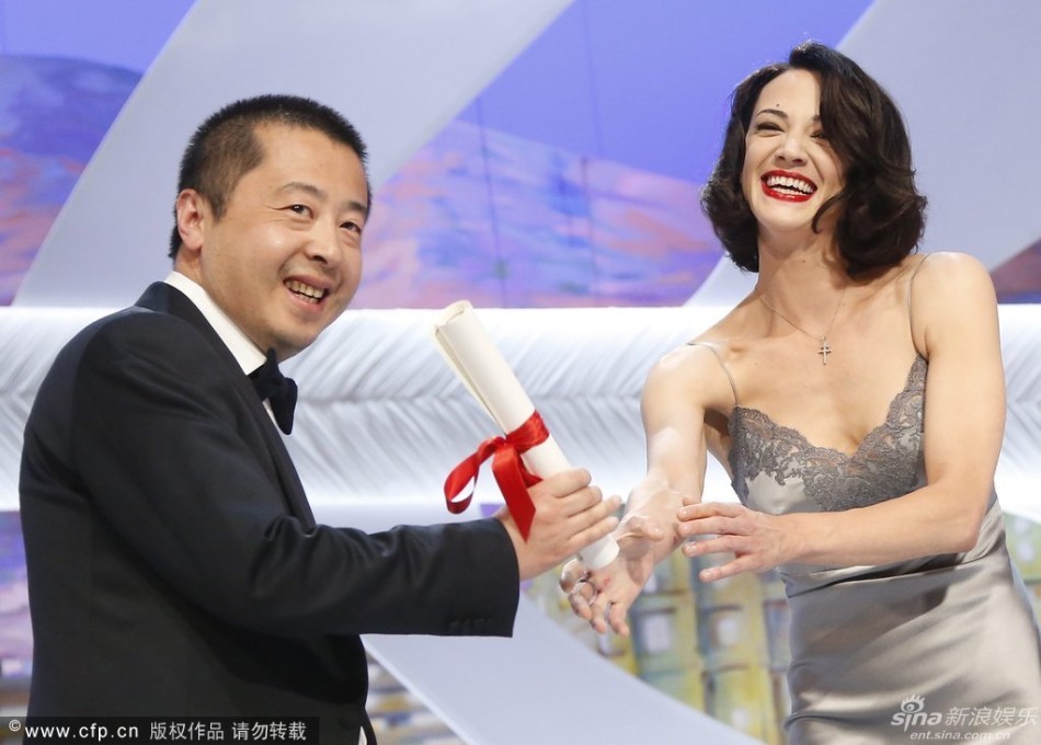 http://www.sinaimg.cn/dy/slidenews/4_img/2013_22/704_981128_954270.jpg