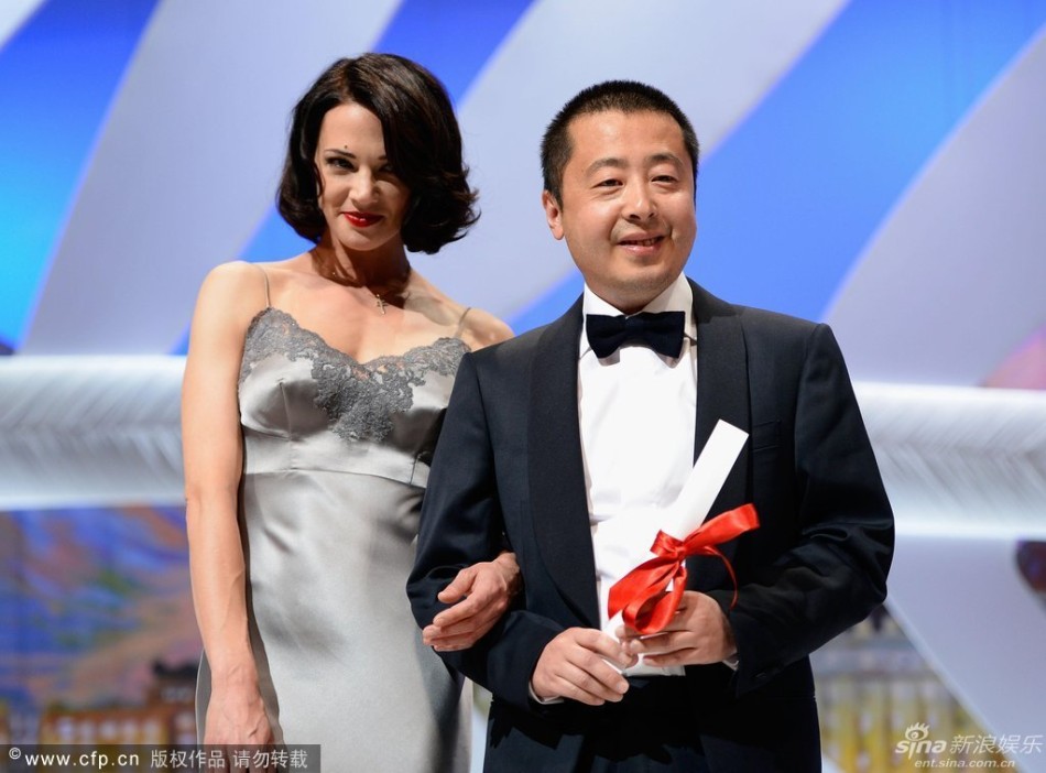 http://www.sinaimg.cn/dy/slidenews/4_img/2013_22/704_981284_826354.jpg