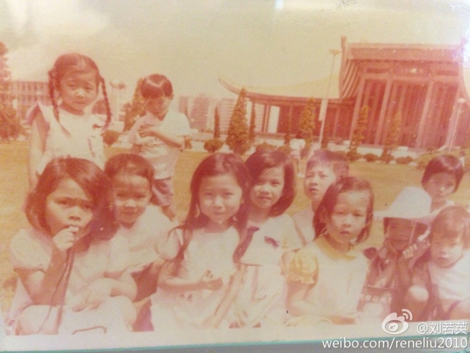 组图:儿童节盘点众星微博童年照萌趣可爱_高清图集