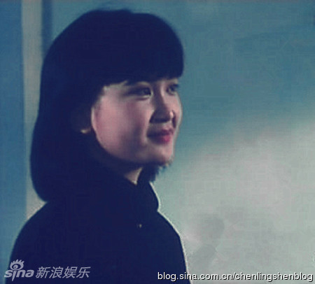 “火玫瑰”温碧霞早年罕见青涩照