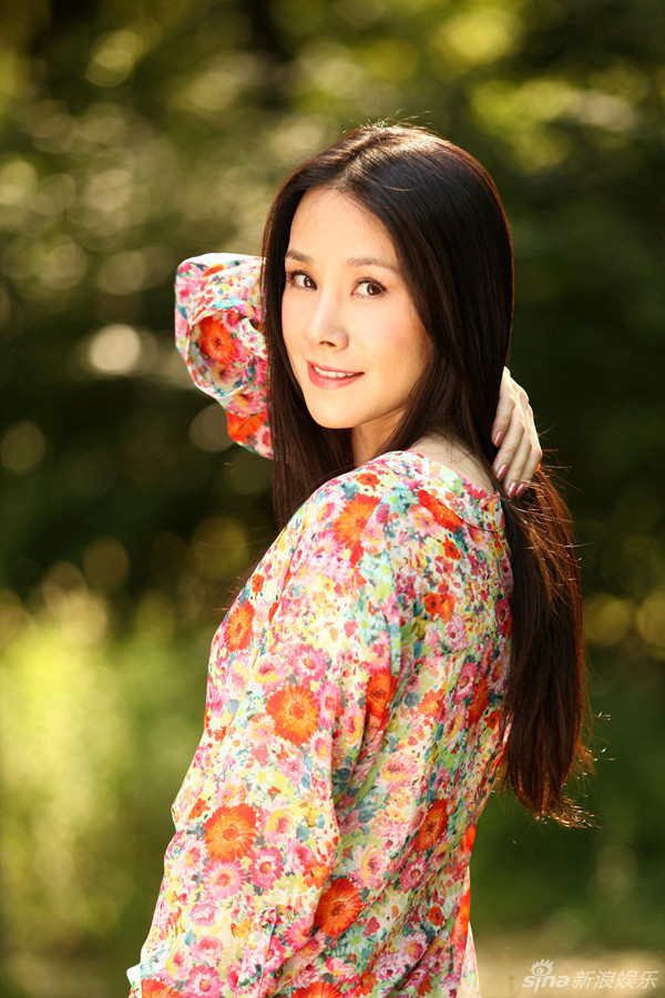 何琳变身丛林精灵 唯美写真首曝光