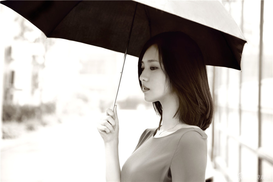 傅晶复古文艺写真 似白莲悄然绽放