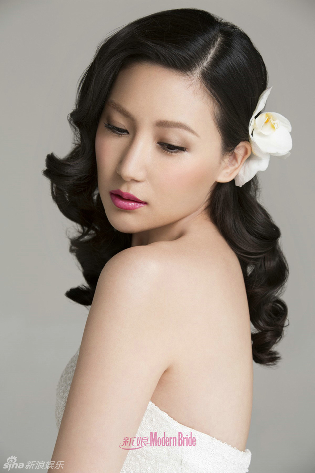 刘梓妍妩媚玫红色系