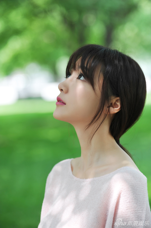 王萌黎夏日写真曝光 粉衣白裙宛若仙子