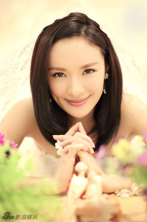 于越曝蕾丝镂空写真 诠释慵懒性感范儿