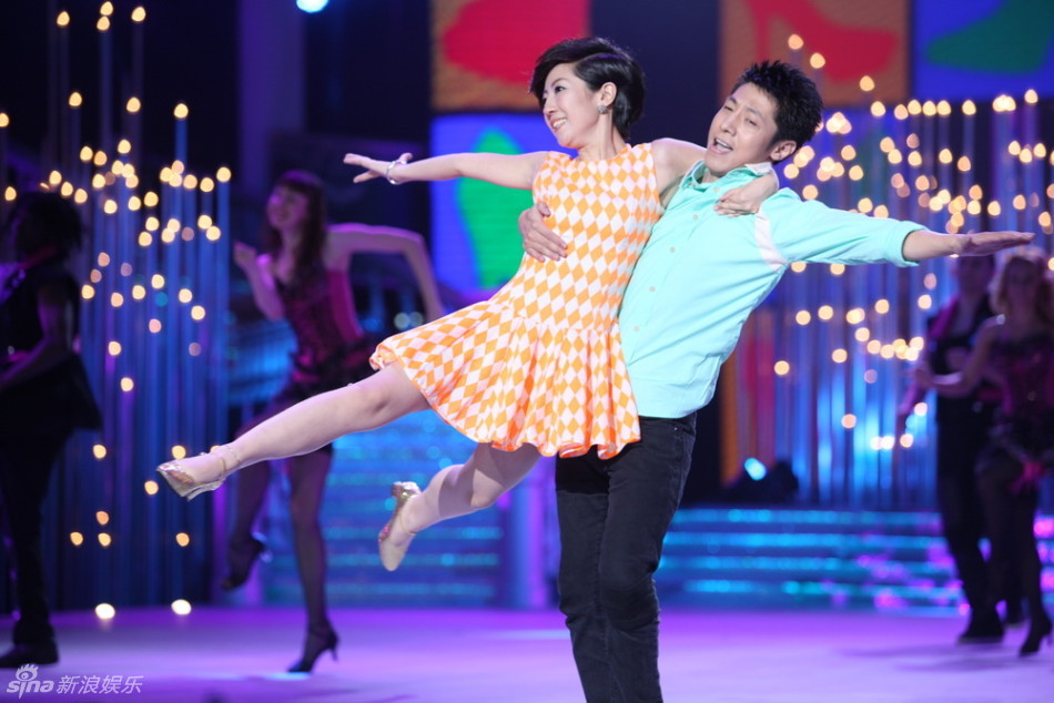 撒贝宁与<em>妹妹</em>起舞