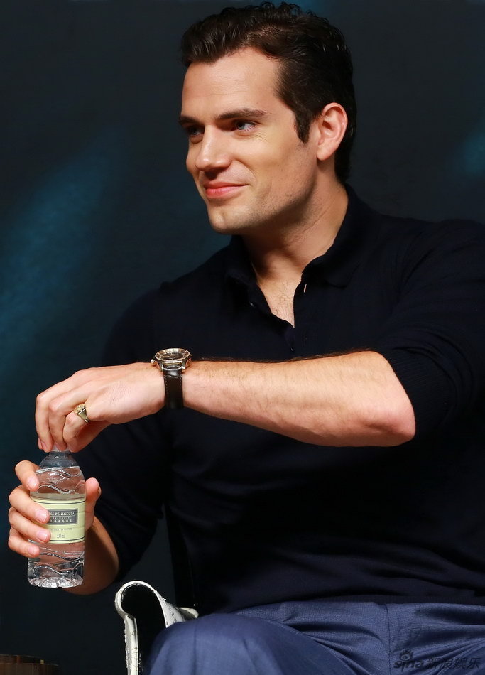 《超人：钢铁之躯》施耐德与卡维尔亮相