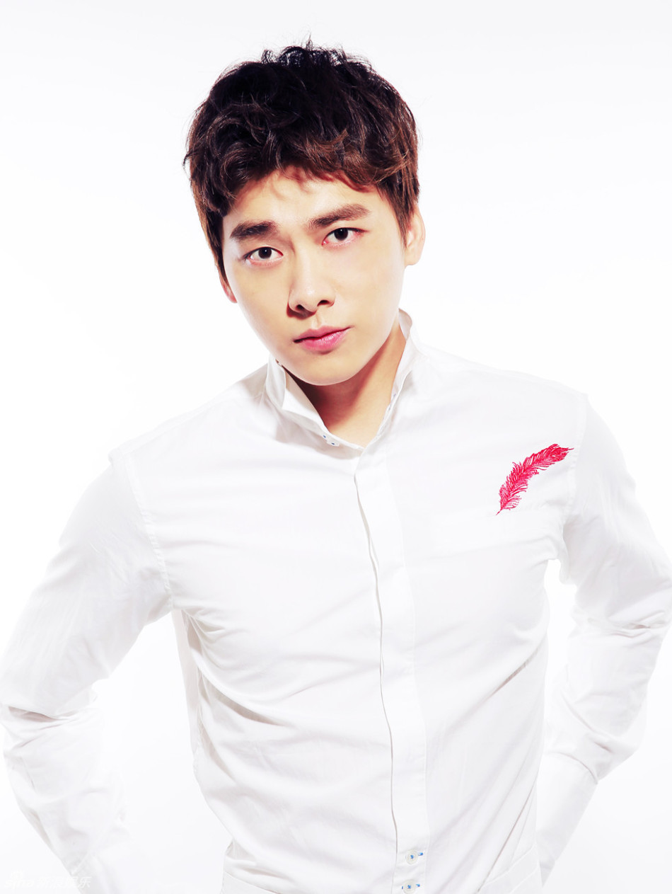 李易峰新写真忧郁内敛显成熟