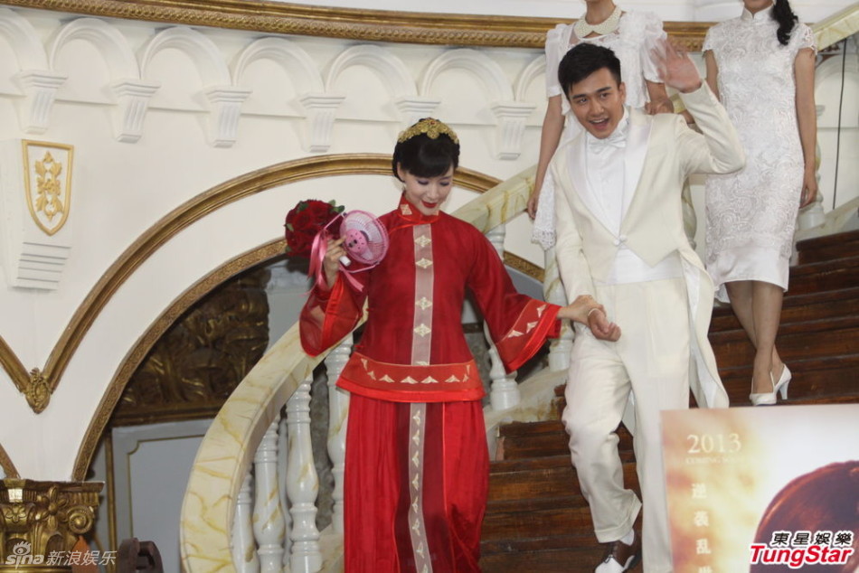 组图:张晨光郝平《大当家》发布会上演抢媳