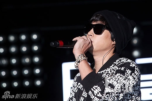 组图:GD李夏怡等出席某饮料新品上市活动 -- 佛