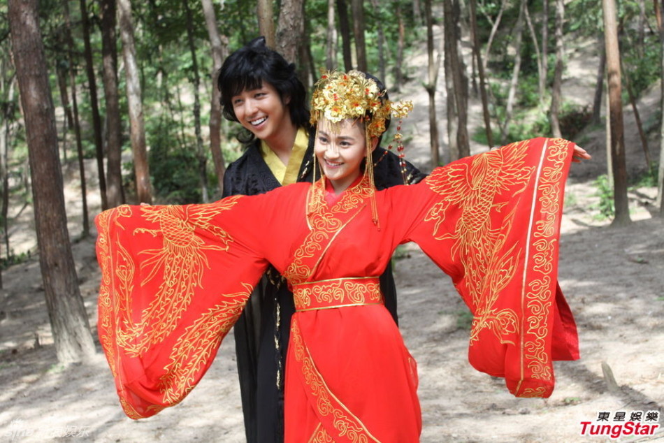 组图:金基范陈昱霖曝《吉祥天宝》吻戏NG20次