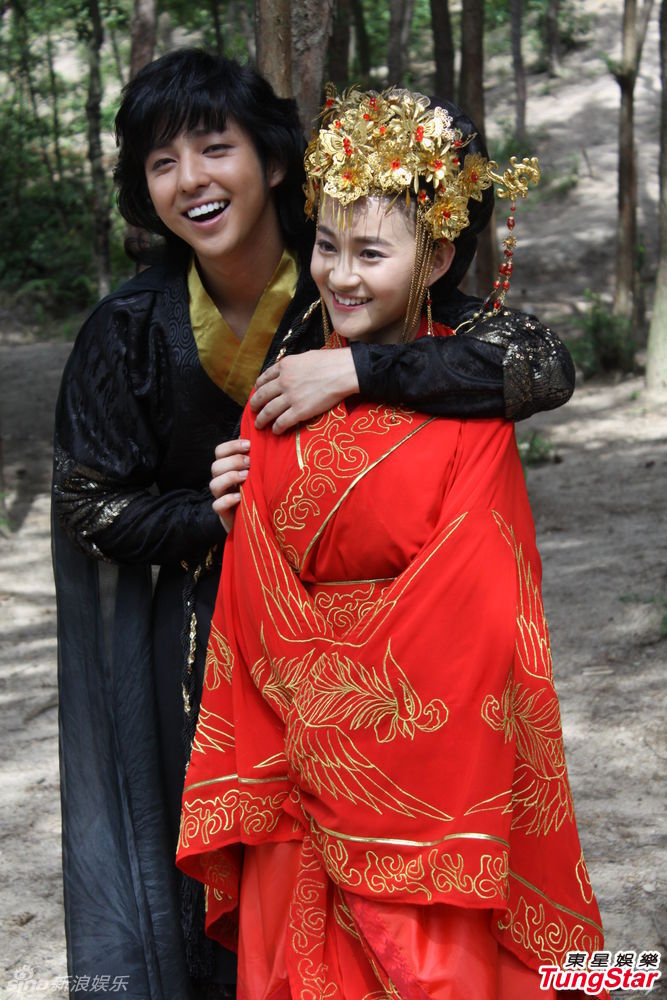 组图:金基范陈昱霖曝《吉祥天宝》吻戏NG20次